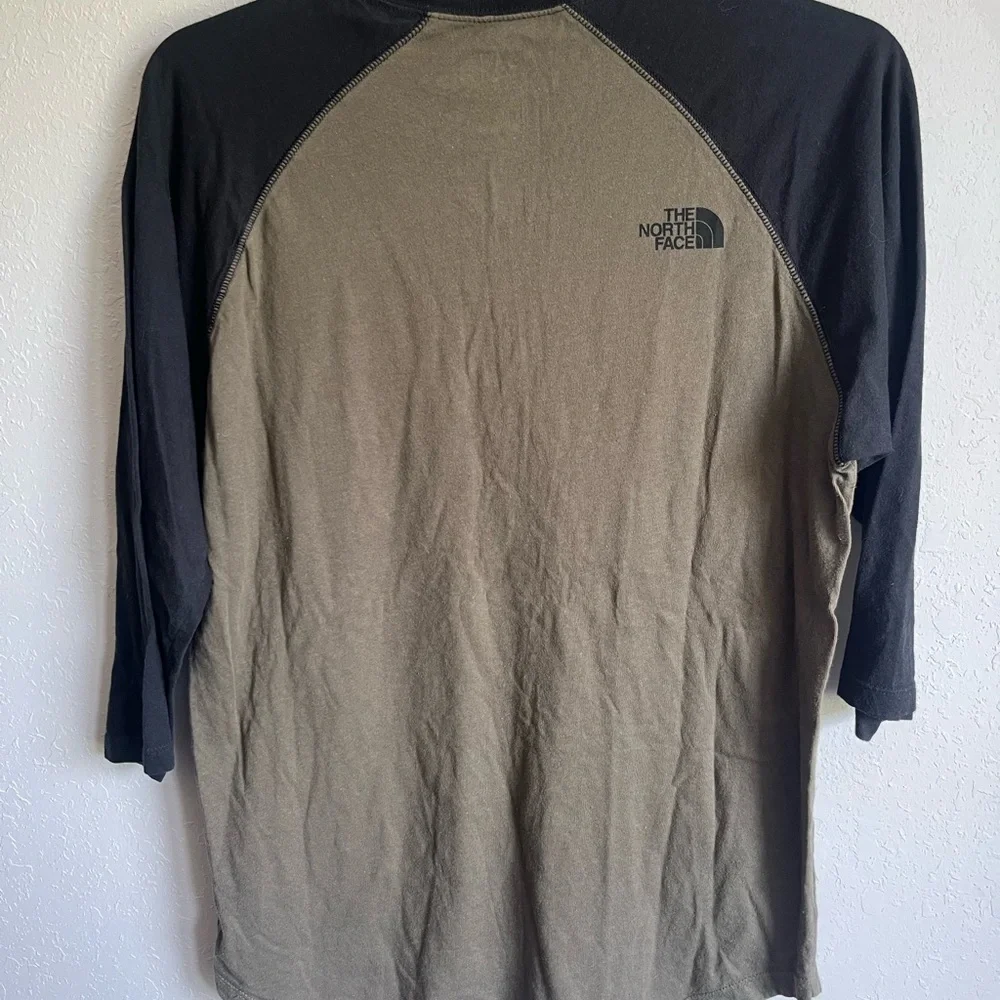 Men’s S Green/Black The North Face Standard Fit Graphic Print 3/4 Sleeve Shirt
